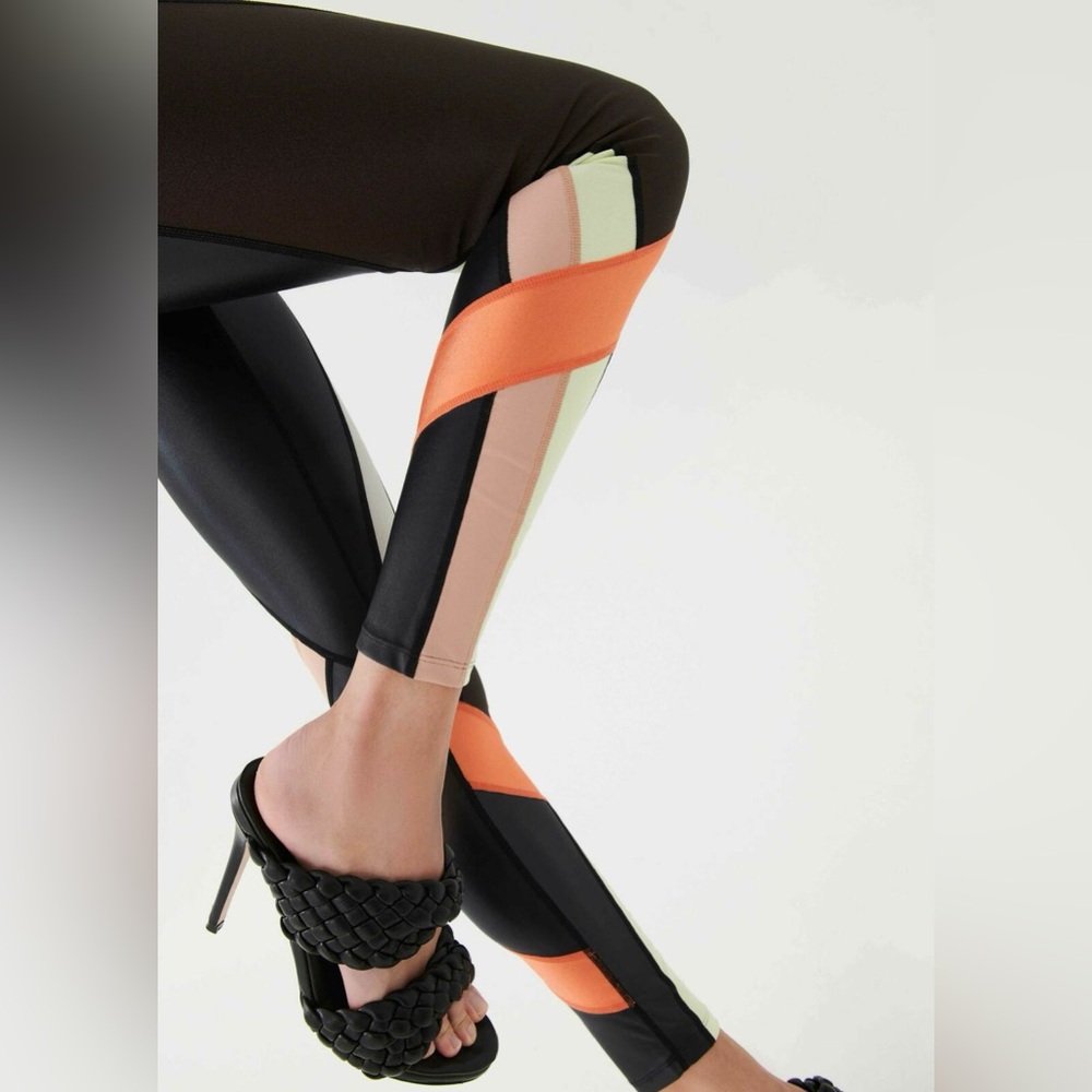 P.E Nation SUPERSTAR LEGGING IN BLACK - Picture 3 of 14